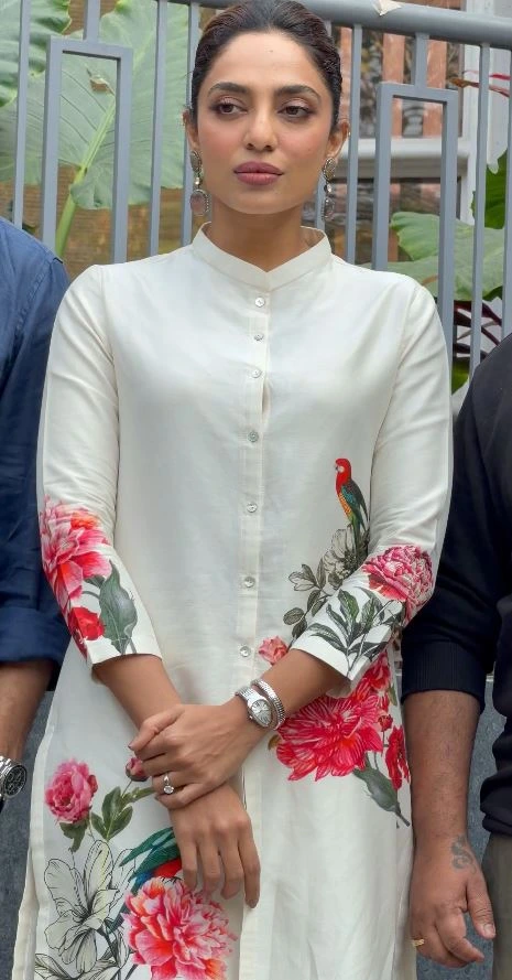 Sobhita Dhulipala Simple Looks in Cheekatilo Movie Promotions