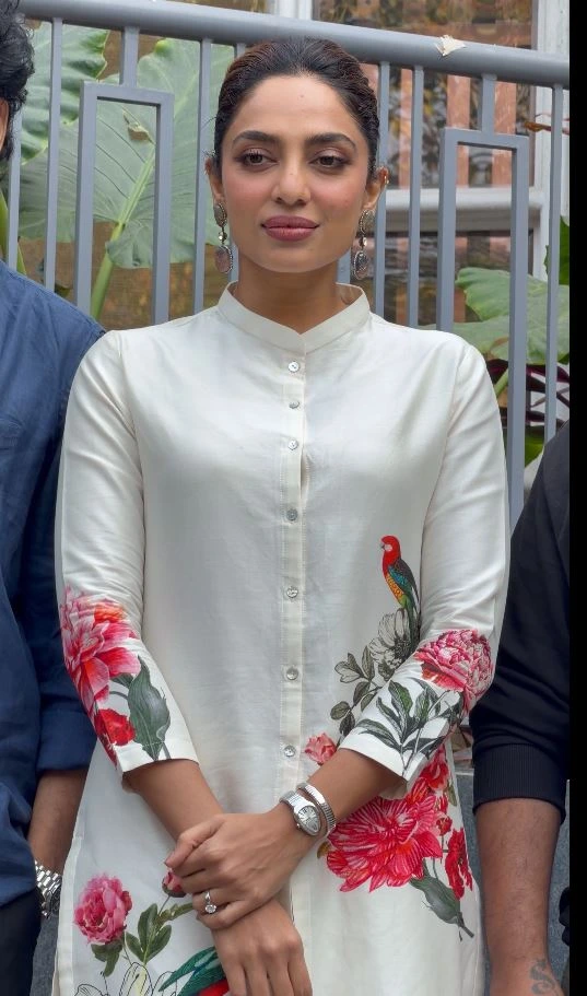 Sobhita Dhulipala Simple Looks in Cheekatilo Movie Promotions