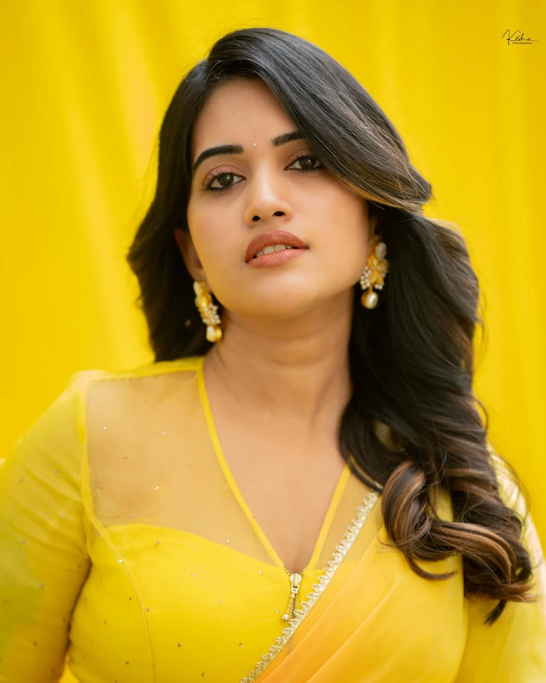 Sravanthi Chokarapu Stunning Looks in Yellow Saree