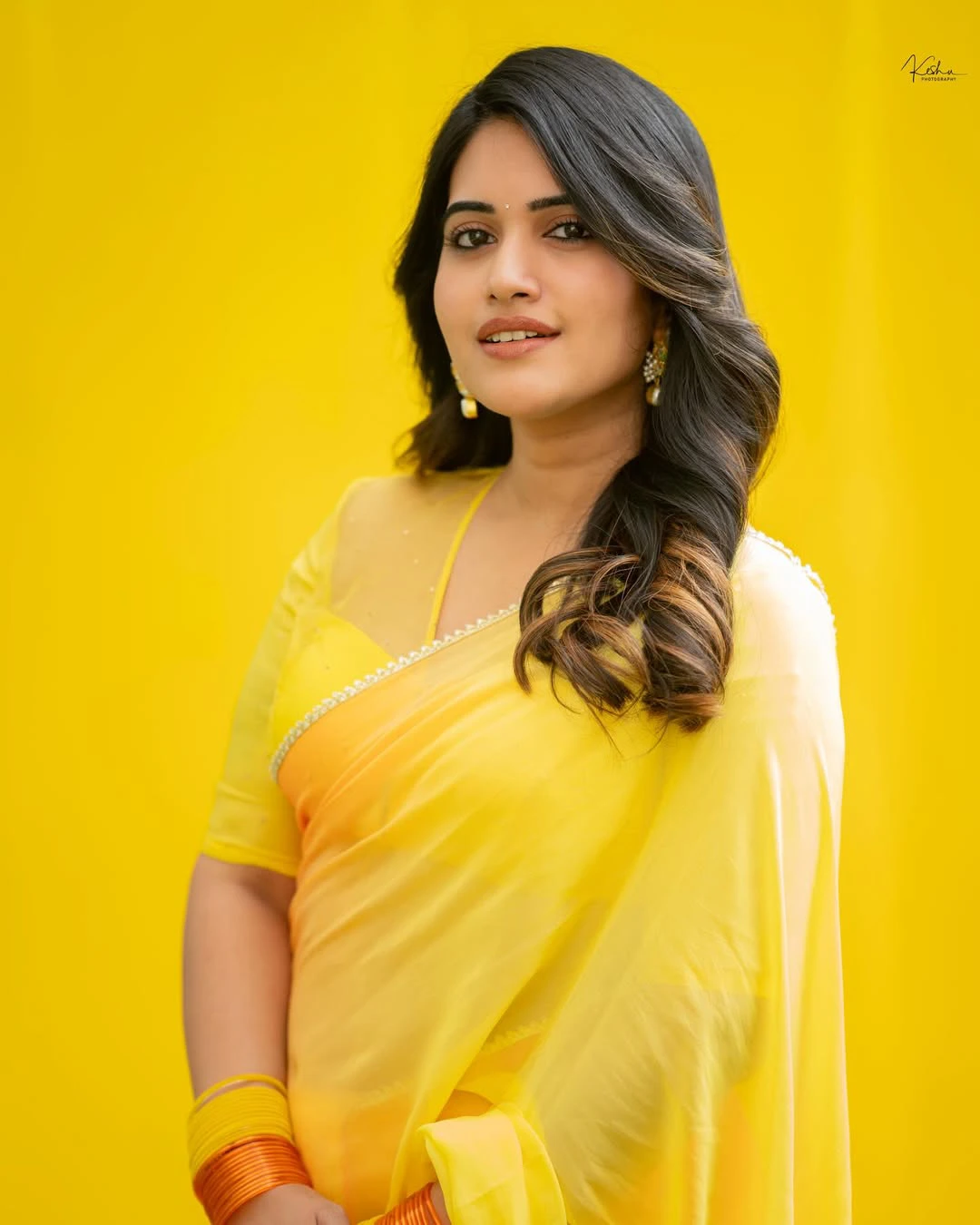 Sravanthi Chokarapu Stunning Looks in Yellow Saree