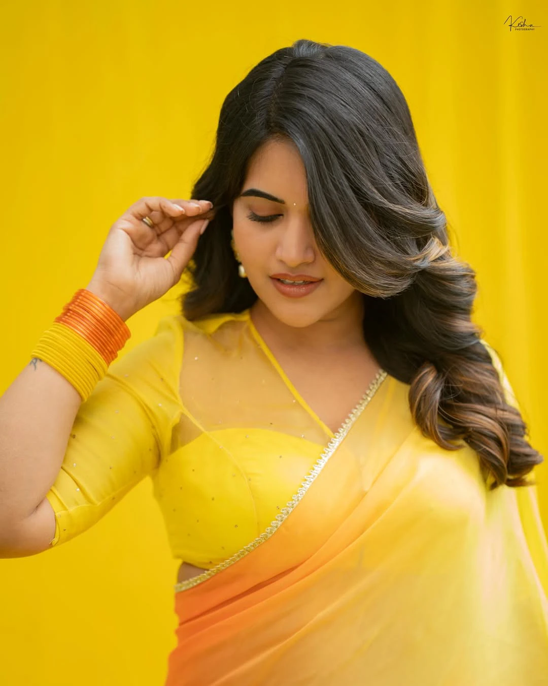 Sravanthi Chokarapu Stunning Looks in Yellow Saree