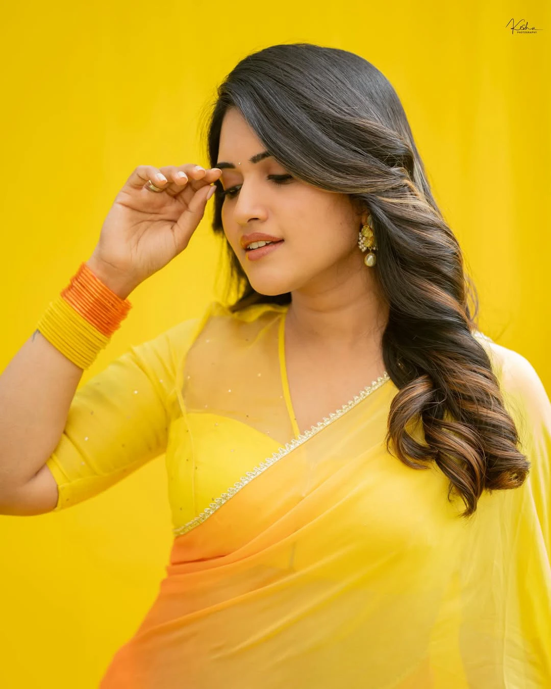 Sravanthi Chokarapu Stunning Looks in Yellow Saree
