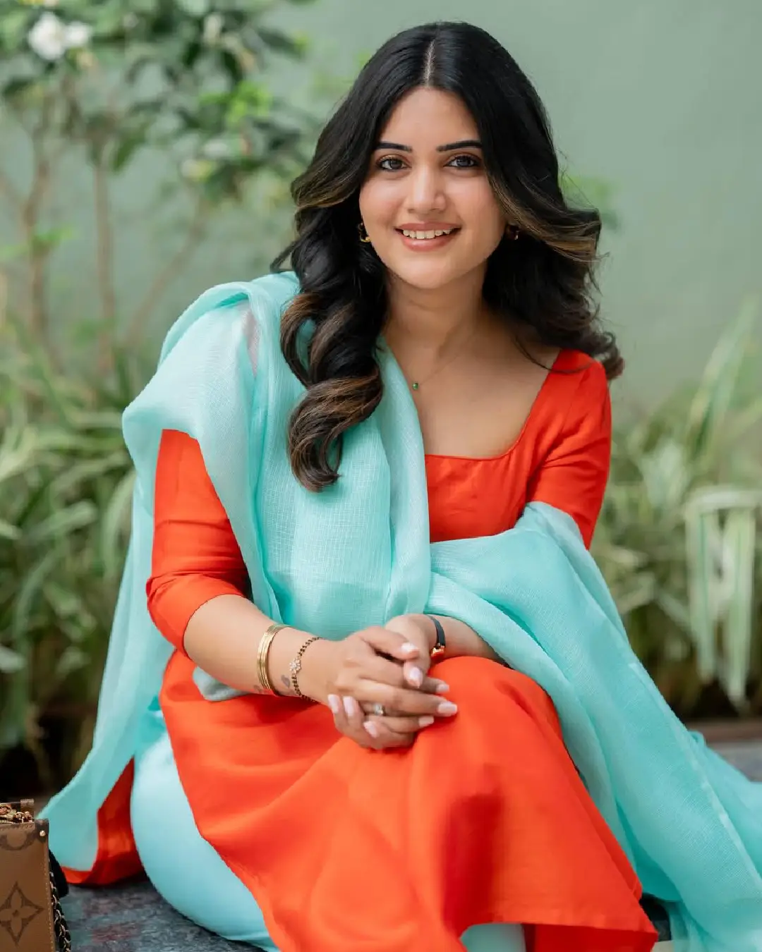 Sravanthi Chokarapu latest glamour photos (1)