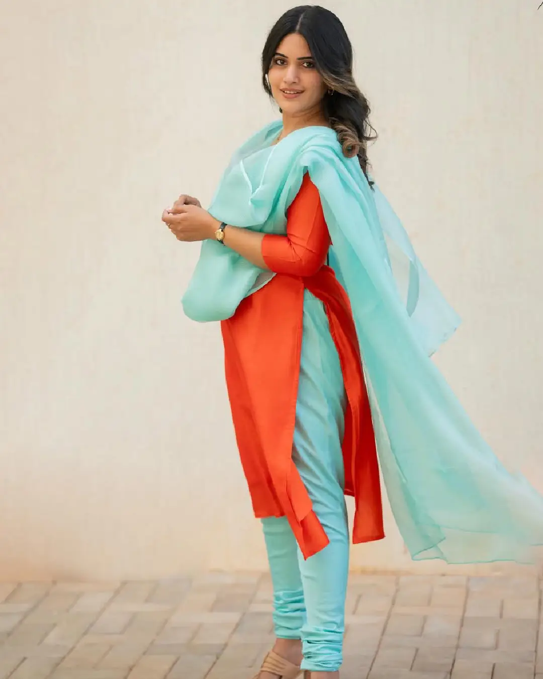 Sravanthi Chokarapu latest glamour photos (1)