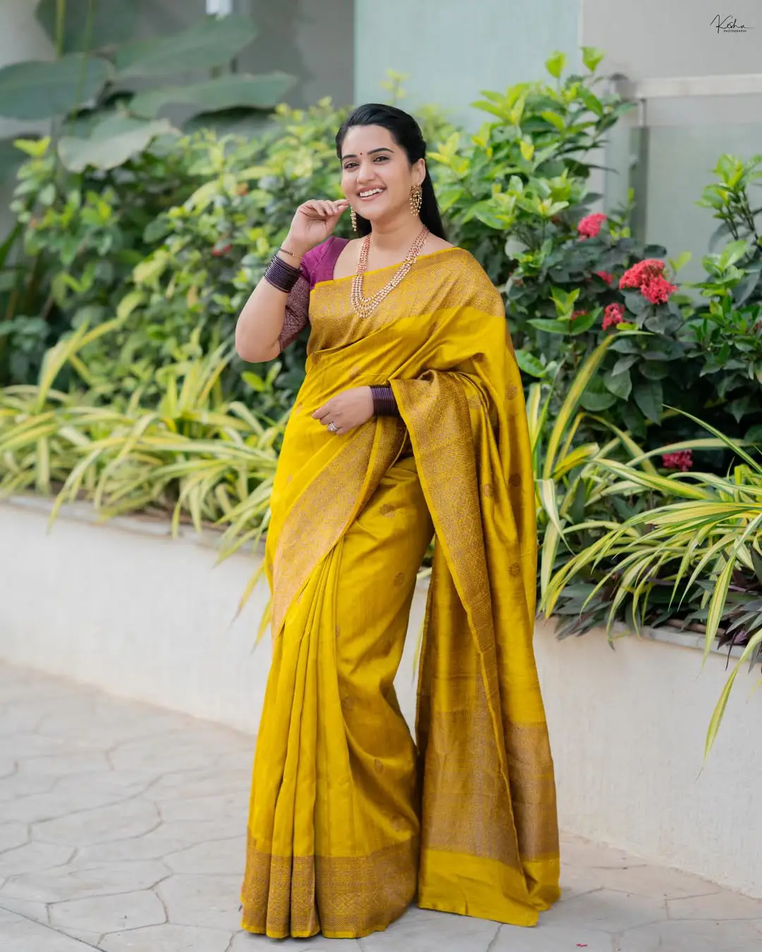 Sravanthi Chokkarapu Sankranthi special photos in a silk saree. (1)