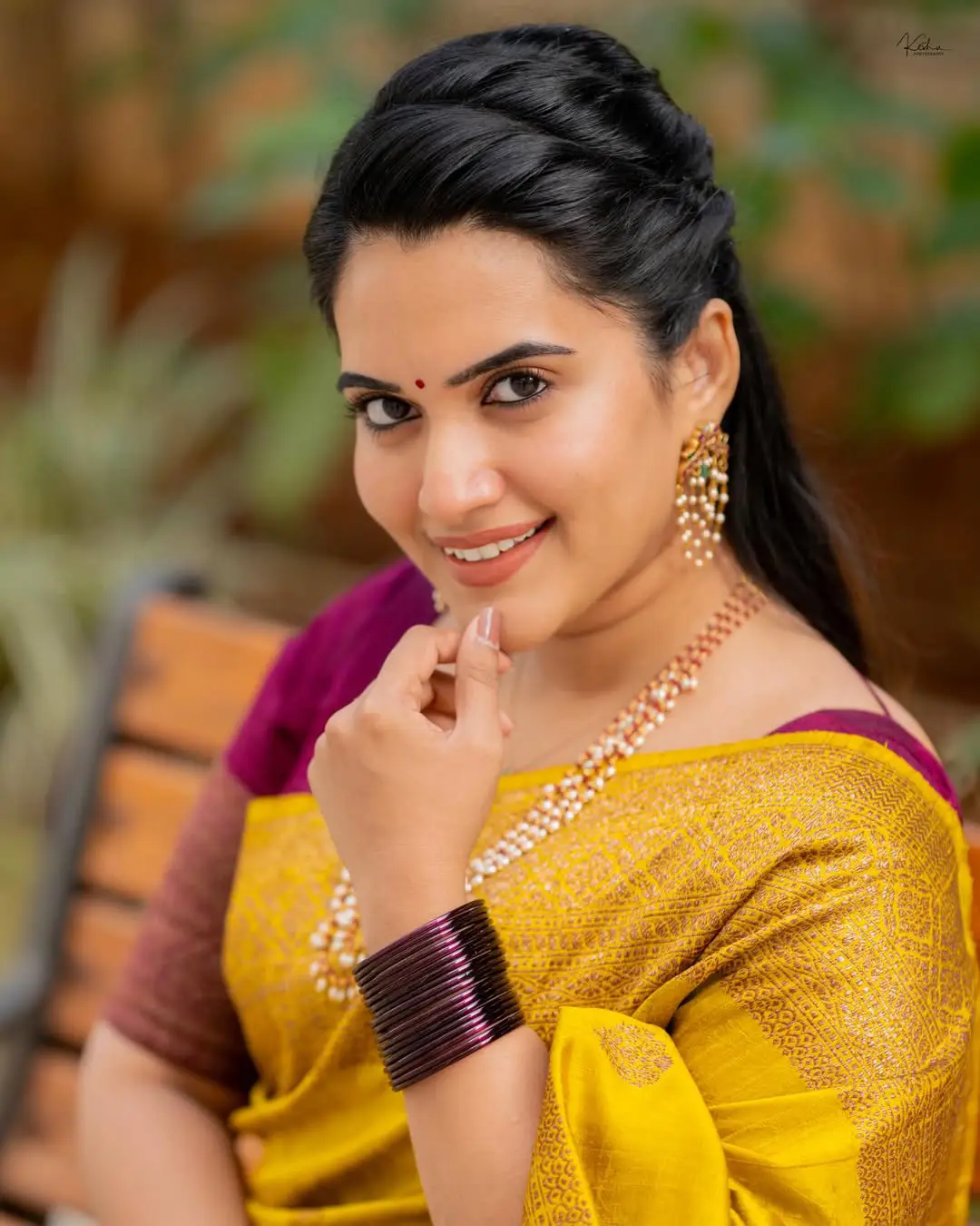 Sravanthi Chokkarapu Sankranthi special photos in a silk saree. (1)