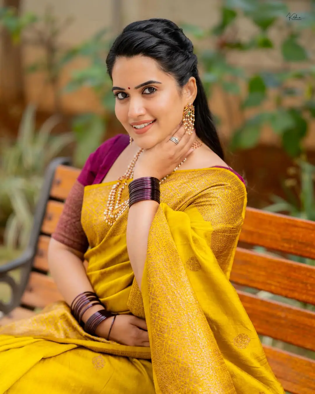 Sravanthi Chokkarapu Sankranthi special photos in a silk saree. (1)