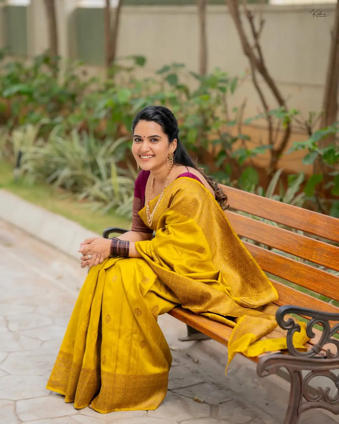 Sravanthi Chokkarapu Sankranthi special photos in a silk saree. (1)