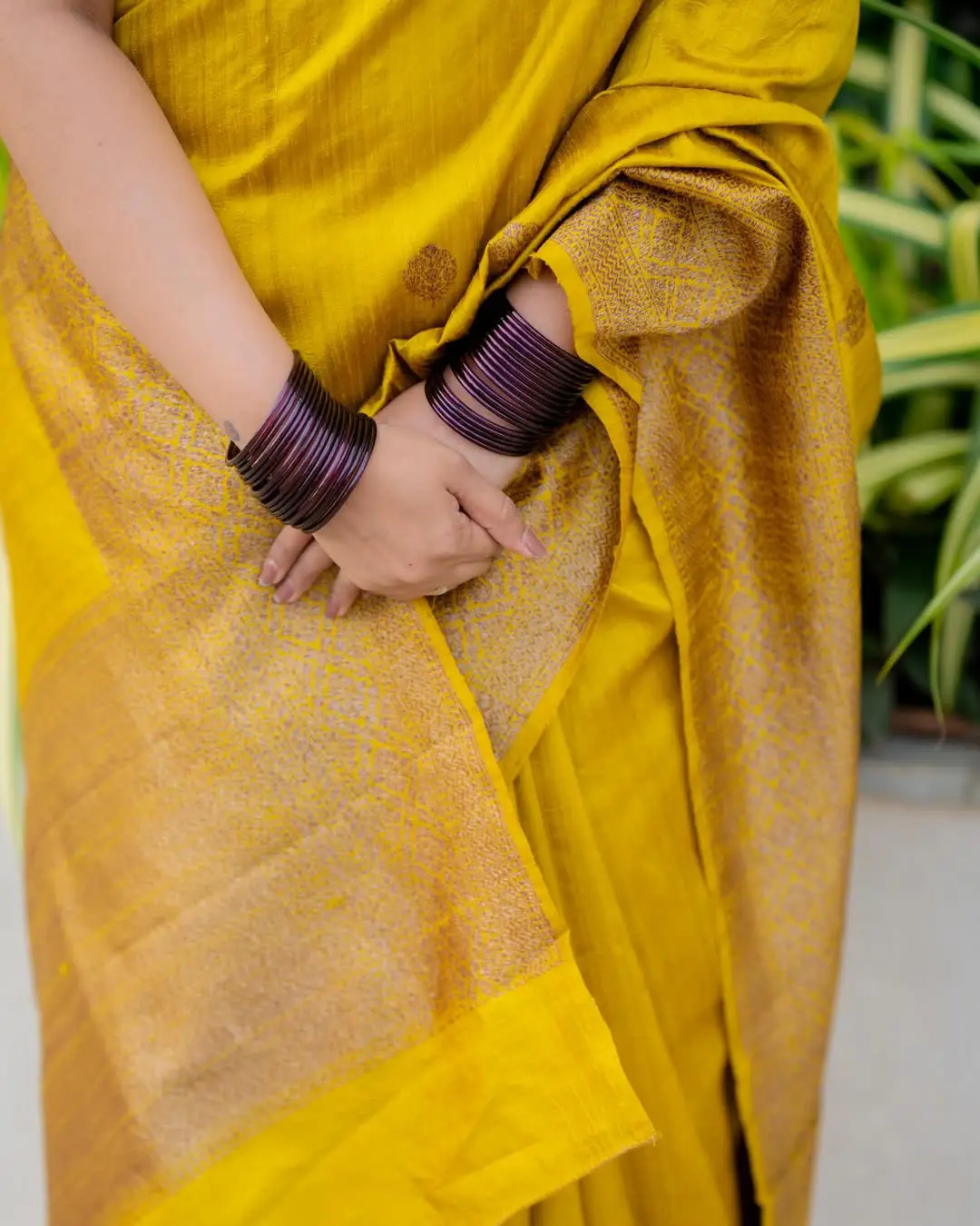 Sravanthi Chokkarapu Sankranthi special photos in a silk saree. (1)