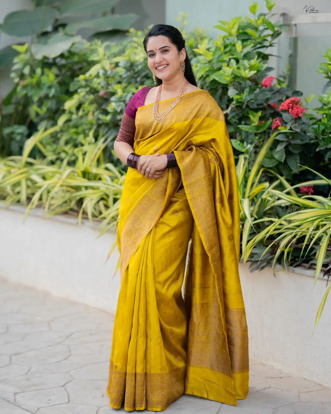 Sravanthi Chokkarapu Sankranthi special photos in a silk saree. (1)