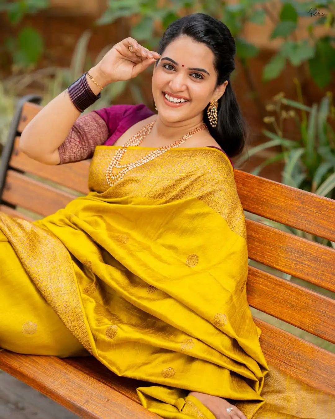 Sravanthi Chokkarapu Sankranthi special photos in a silk saree. (1)