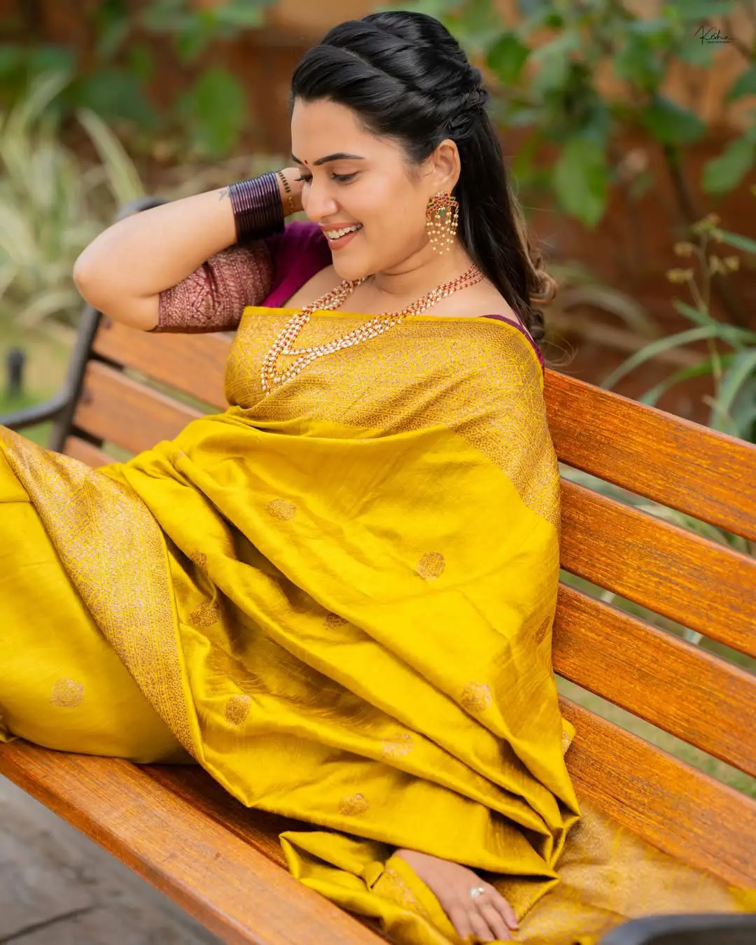 Sravanthi Chokkarapu Sankranthi special photos in a silk saree. (1)