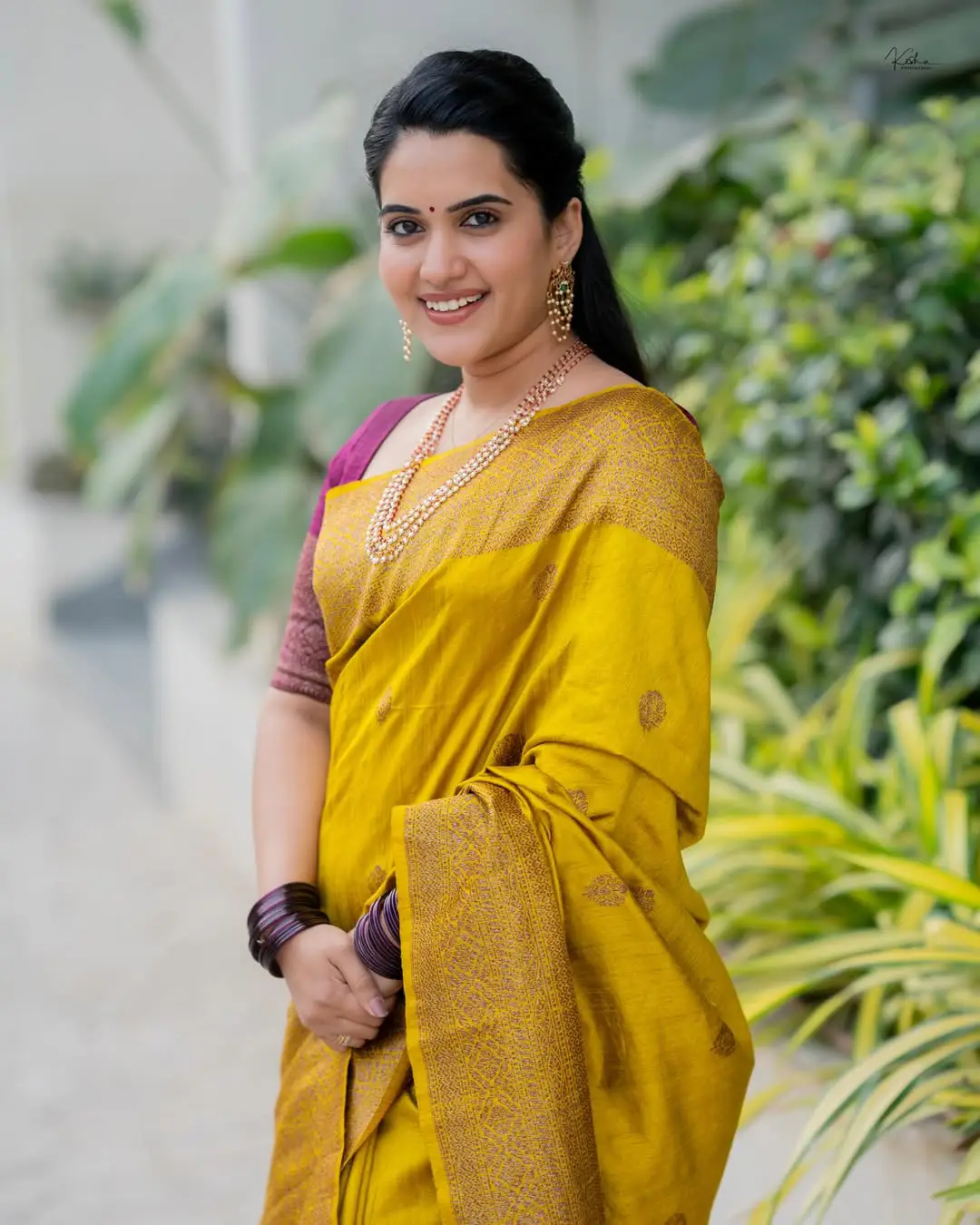 Sravanthi Chokkarapu Sankranthi special photos in a silk saree. (1)