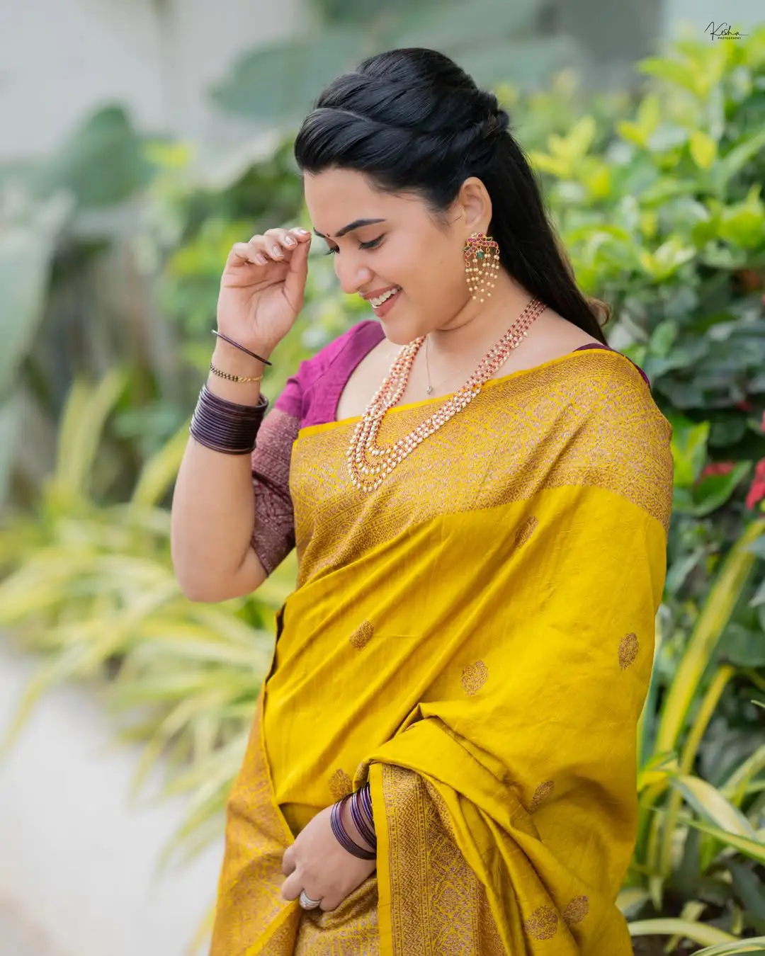Sravanthi Chokkarapu Sankranthi special photos in a silk saree. (1)