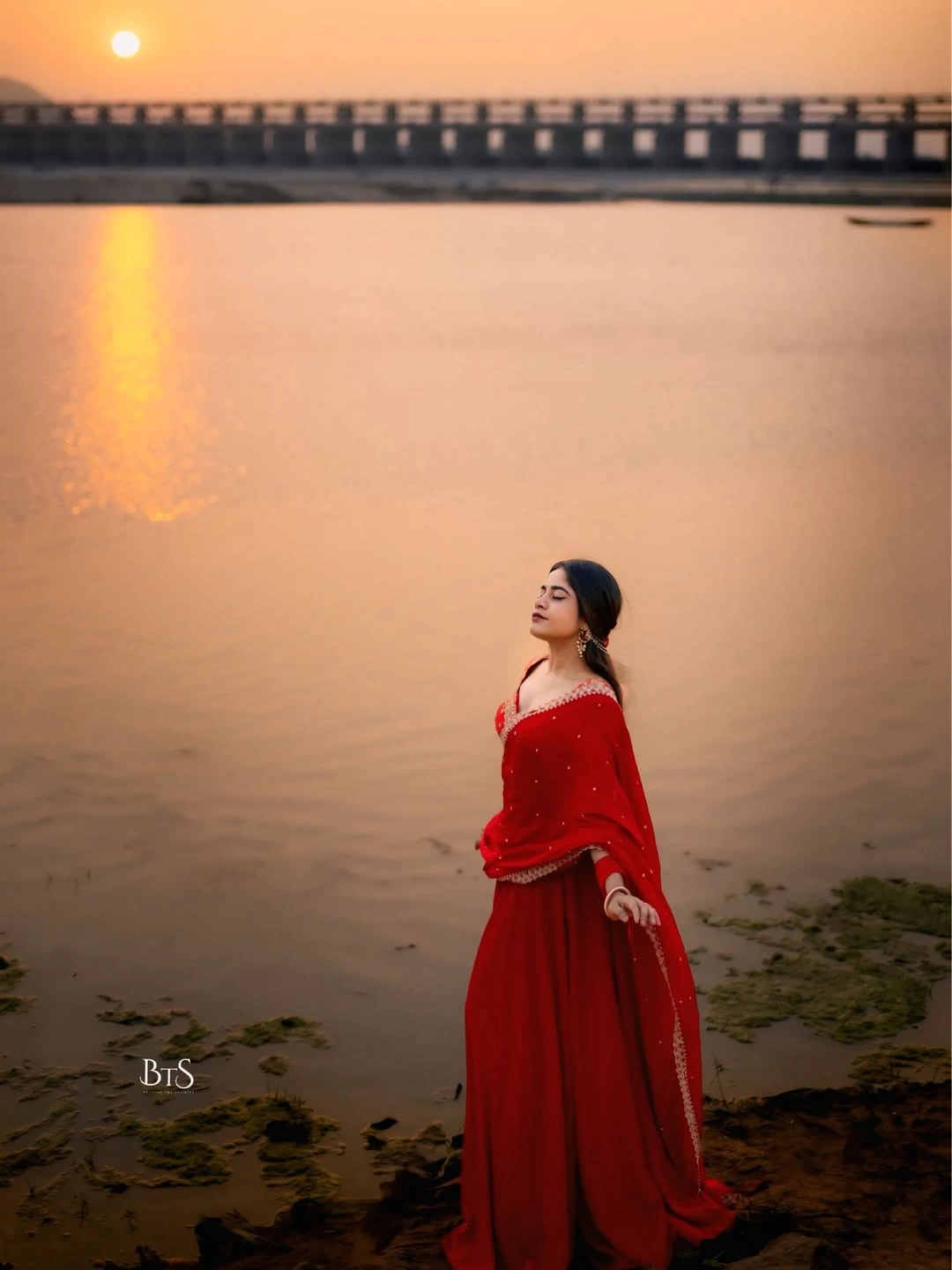 Swetha Naidu Shares Photos with her Sister