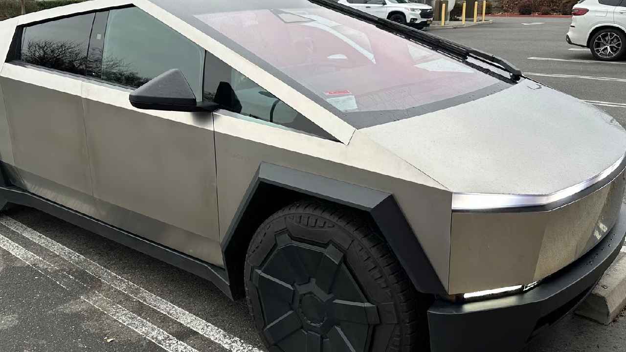 Tesla Cybertruck: కెవ్వు కేక.. మన అమలాపురంలో టెస్లా సైబర్ ట్రక్.. వీడియో వైరల్.. అదిరిపోయే ఫీచర్స్.. ధర ఎంతంటే