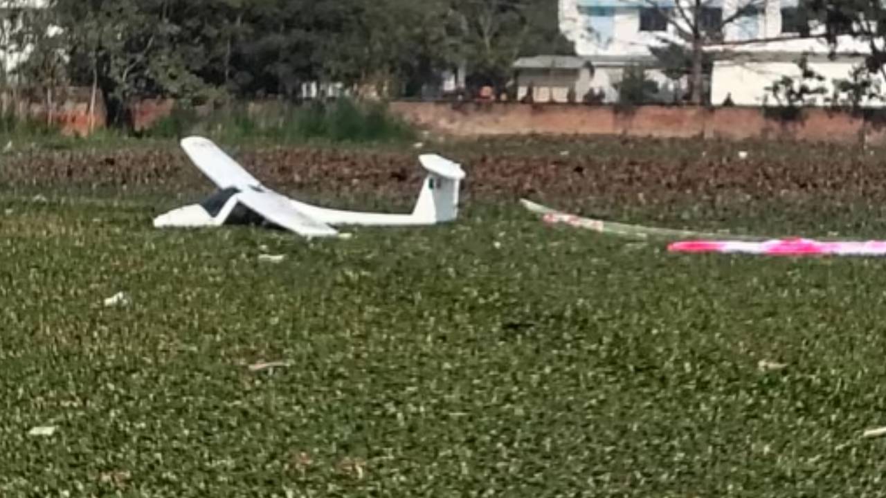 Plane Crashed : యూపీలోని ప్రయాగ్‌రాజ్‌లో కూలిన శిక్షణ విమానం