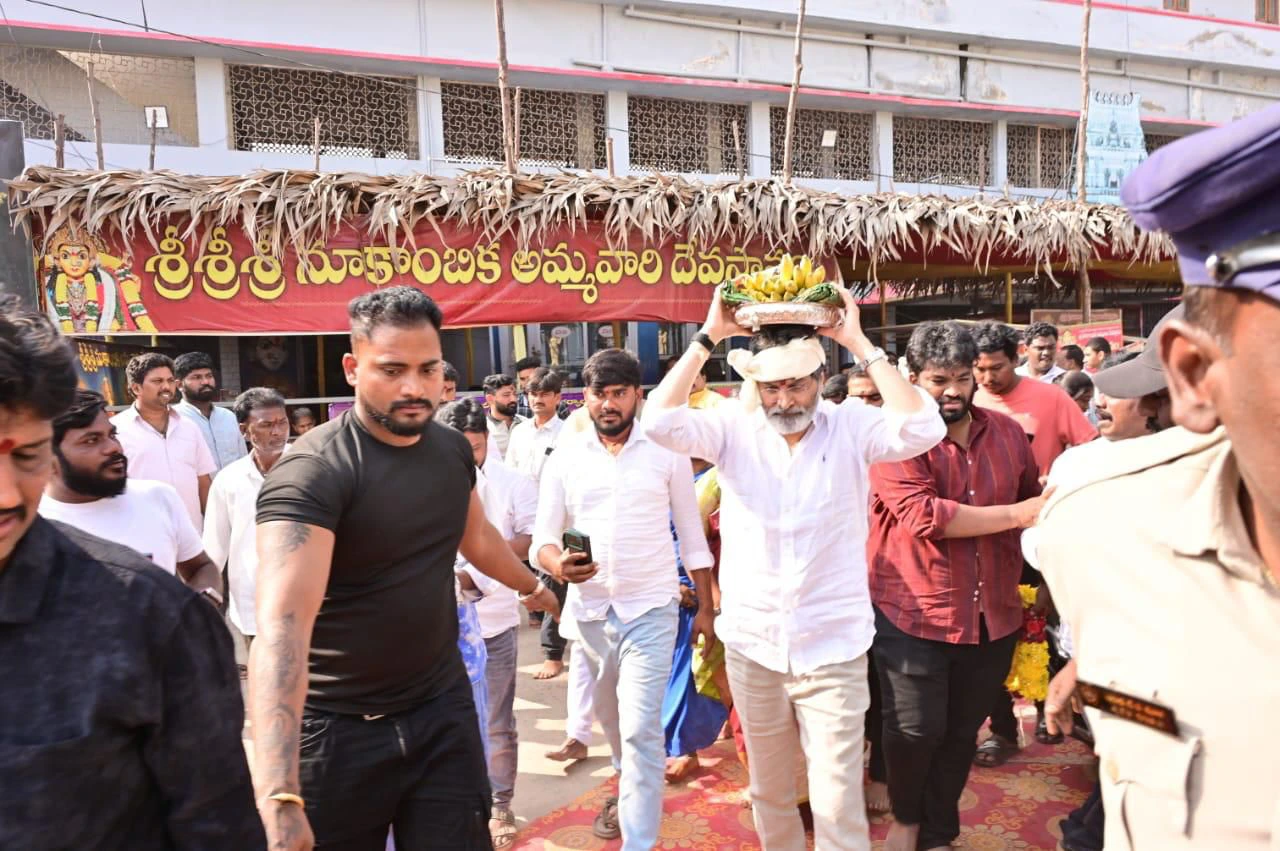 Trivikram Srinivas Unveiled Bronze Statue of Sirivennela Seetharama Sastry at Anakapalli