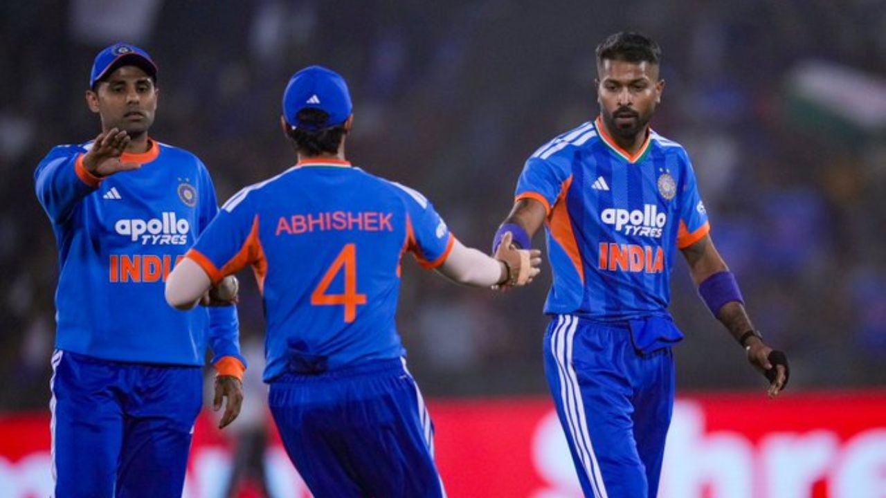 భారత్‌కు 209 పరుగుల టార్గెట్‌ ఇచ్చిన న్యూజిలాండ్.. కివీస్‌ భారీ స్కోరుకి వీరిద్దరే కారణం