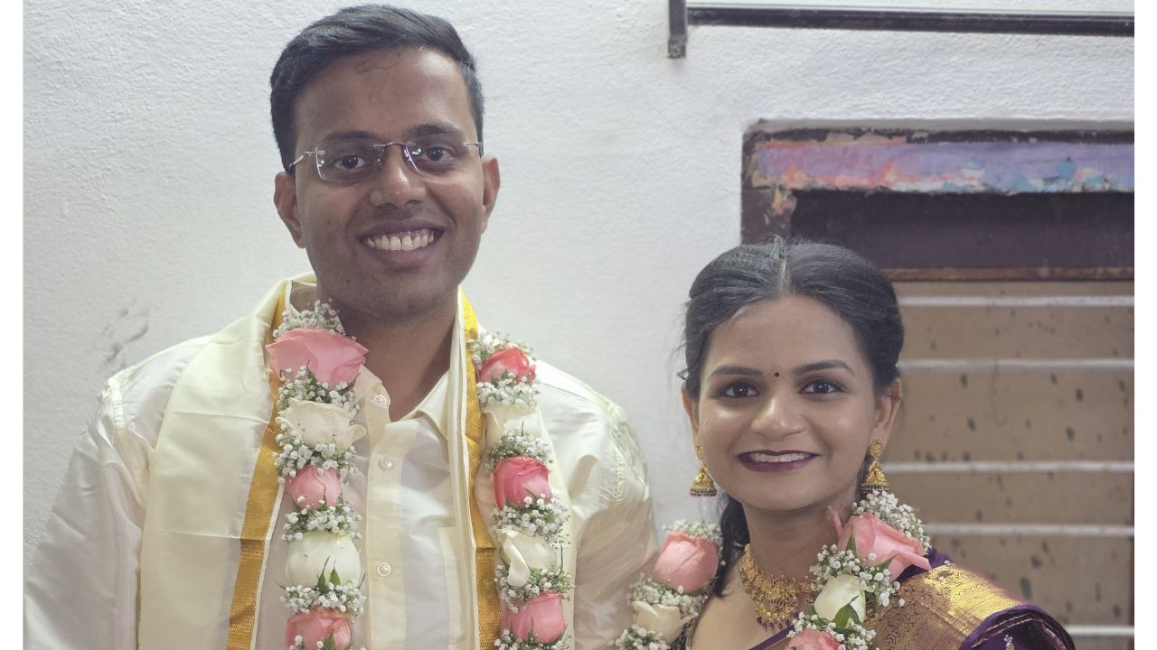 వీళ్లు ఓ జనరేషన్ కి ఆదర్శం.. సింపుల్ గా పెళ్లి చేసుకున్న ఐఏఎస్, ఐపీఎస్.. మన దగ్గరే..