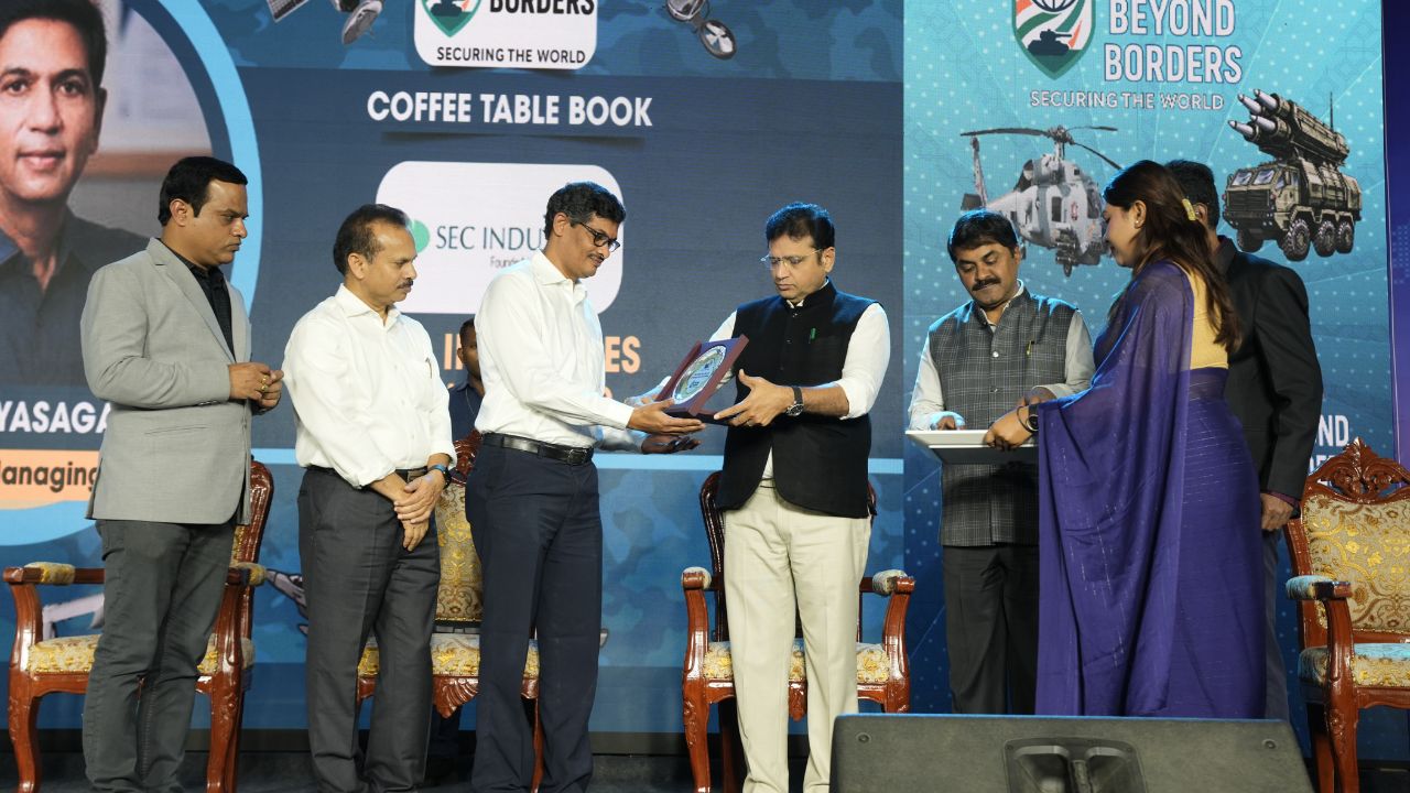 10TV Beyond Borders: 10TV బియాండ్ బోర్డర్స్ కాఫీ టేబుల్ బుక్ ఆవిష్కరణ.. సగర్వంగా అవార్డుల ప్రదానం