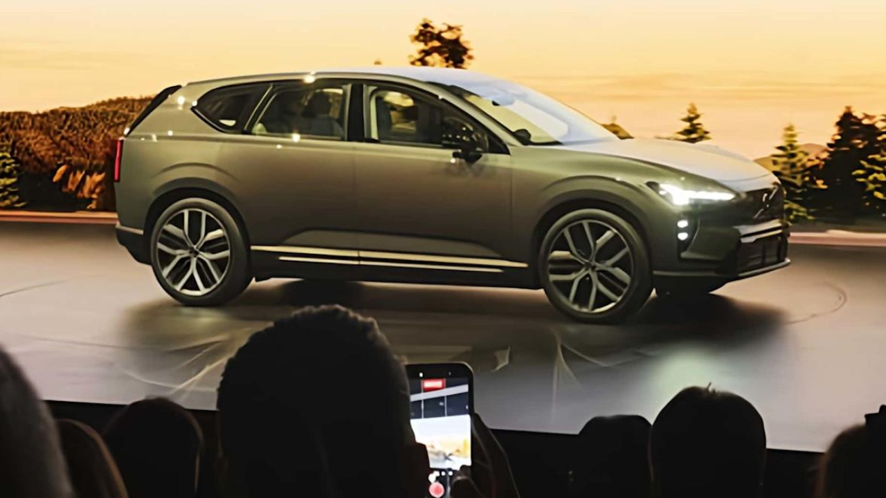 Volvo EX60 EV : జెమిని AIతో నడిచే వరల్డ్ ఫస్ట్ ఎలక్ట్రిక్ కారు.. ఈ సూపర్ కారు మనలా మాట్లాడగలదు..10 నిమిషాల్లో ఫుల్ ఛార్జ్.. 400 కి.మీ రేంజ్!