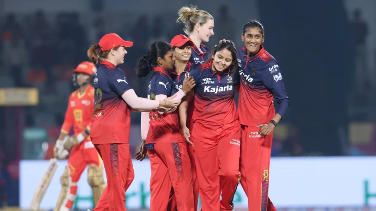 WPL 2026 : డ‌బ్ల్యూపీఎల్ ఫైన‌ల్‌లో ఆర్‌సీబీ.. మిగిలిన రెండు స్థానాల కోసం నాలుగు జ‌ట్లు పోటీ? ఏ జ‌ట్టు అవ‌కాశం ఎలా ఉందంటే?