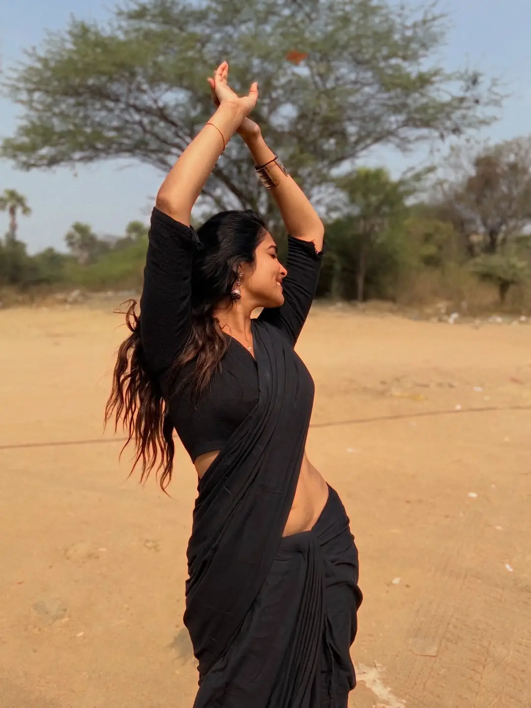 actress divi latest glamour photos (1)