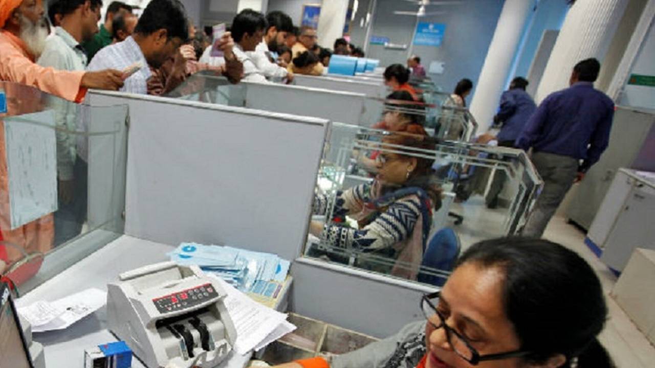 Bank Strike Alert : బ్యాంక్ ఖాతాదారులకు బిగ్ అలర్ట్.. వరుసగా ఫోర్ డేస్ బ్యాంకులు బంద్.. ఎందుకు.. ఏఏ రోజుల్లో అంటే?