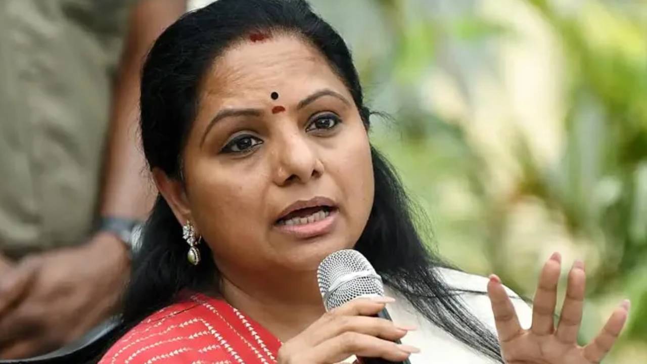 Kavitha : మున్సిపల్ ఎన్నికల్లో పోటీపై క్లారిటీ ఇచ్చిన కవిత.. మా మద్దతు వారికే..