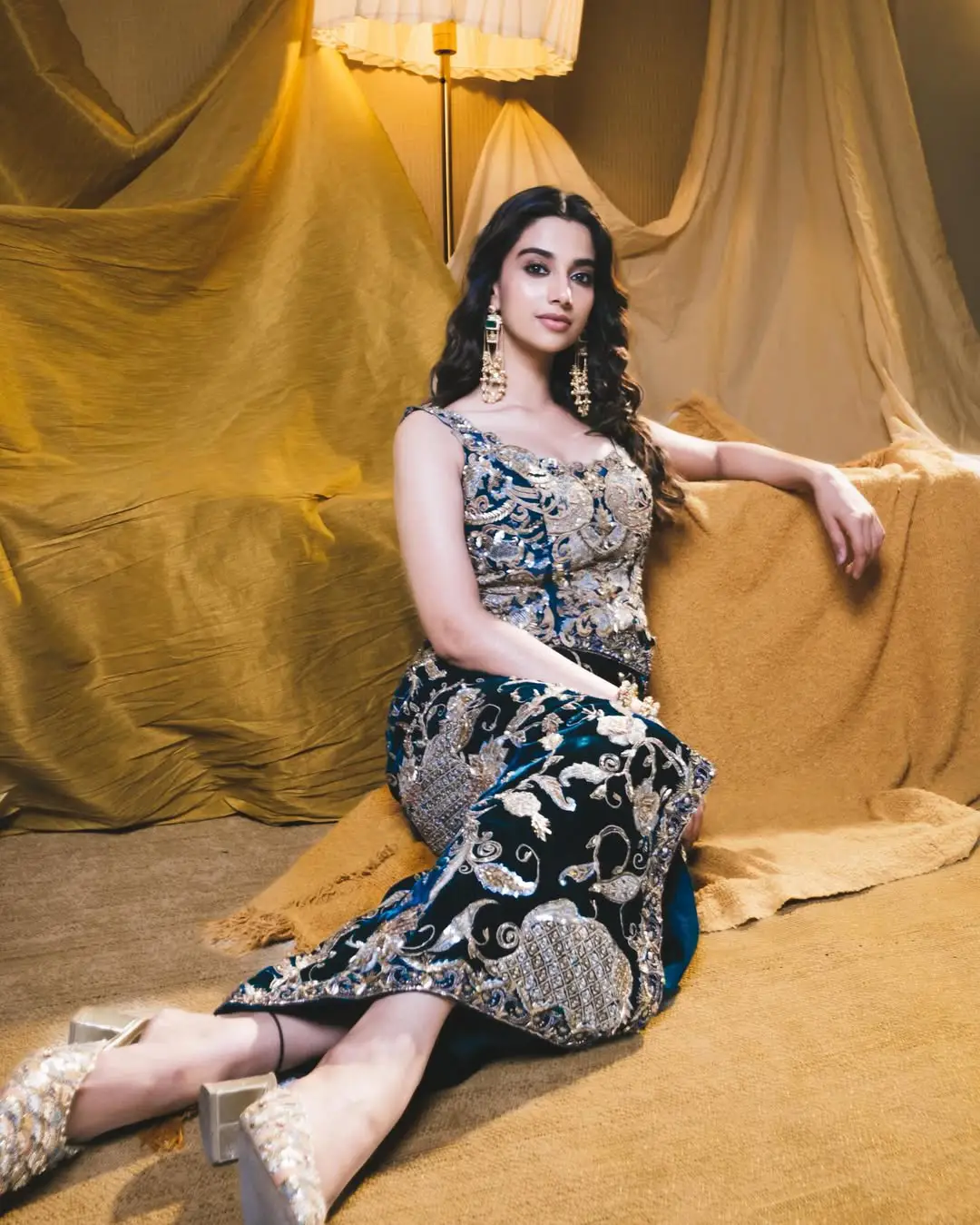 meenakshi chaudhary latest glamour photos (1)