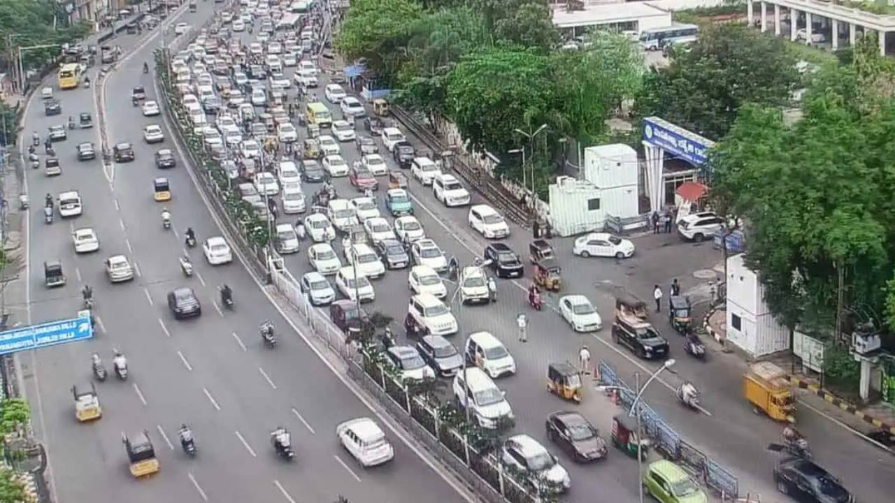 Hyderabad : హైదరాబాద్‌లోని వాహనదారులకు బిగ్ అలర్ట్.. ఆ ప్రాంతం వైపు వెళ్తున్నారా..? రెండు నెలలు ట్రాఫిక్ ఆంక్షలు..