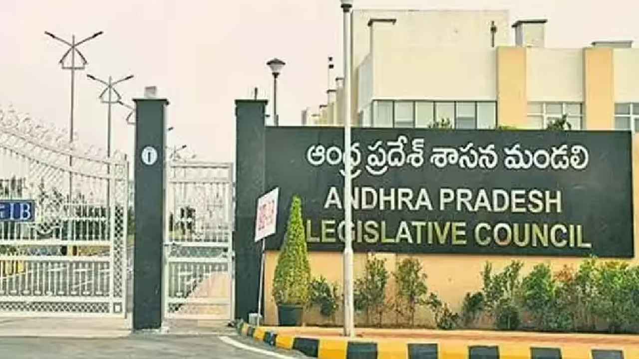 Ysrcp Resigned Mlcs: రాజీనామా చేసిన వైసీపీ ఎమ్మెల్సీలకు మండలి చైర్మన్ నోటీసులు