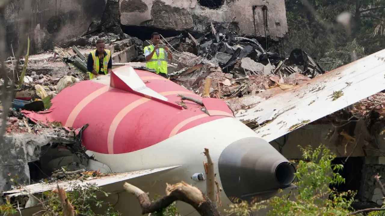 Ahmedabad Plane Crash: అహ్మదాబాద్ ఎయిరిండియా విమాన ప్రమాదంపై ఇటాలియన్ పత్రిక సంచలన రిపోర్ట్