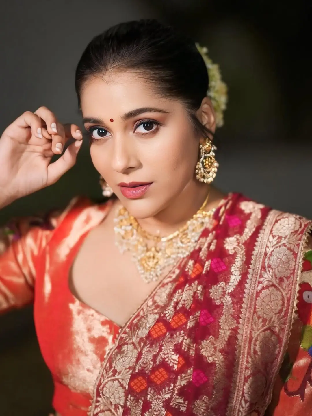 Anchor Rashmi gautam latest photo shoot