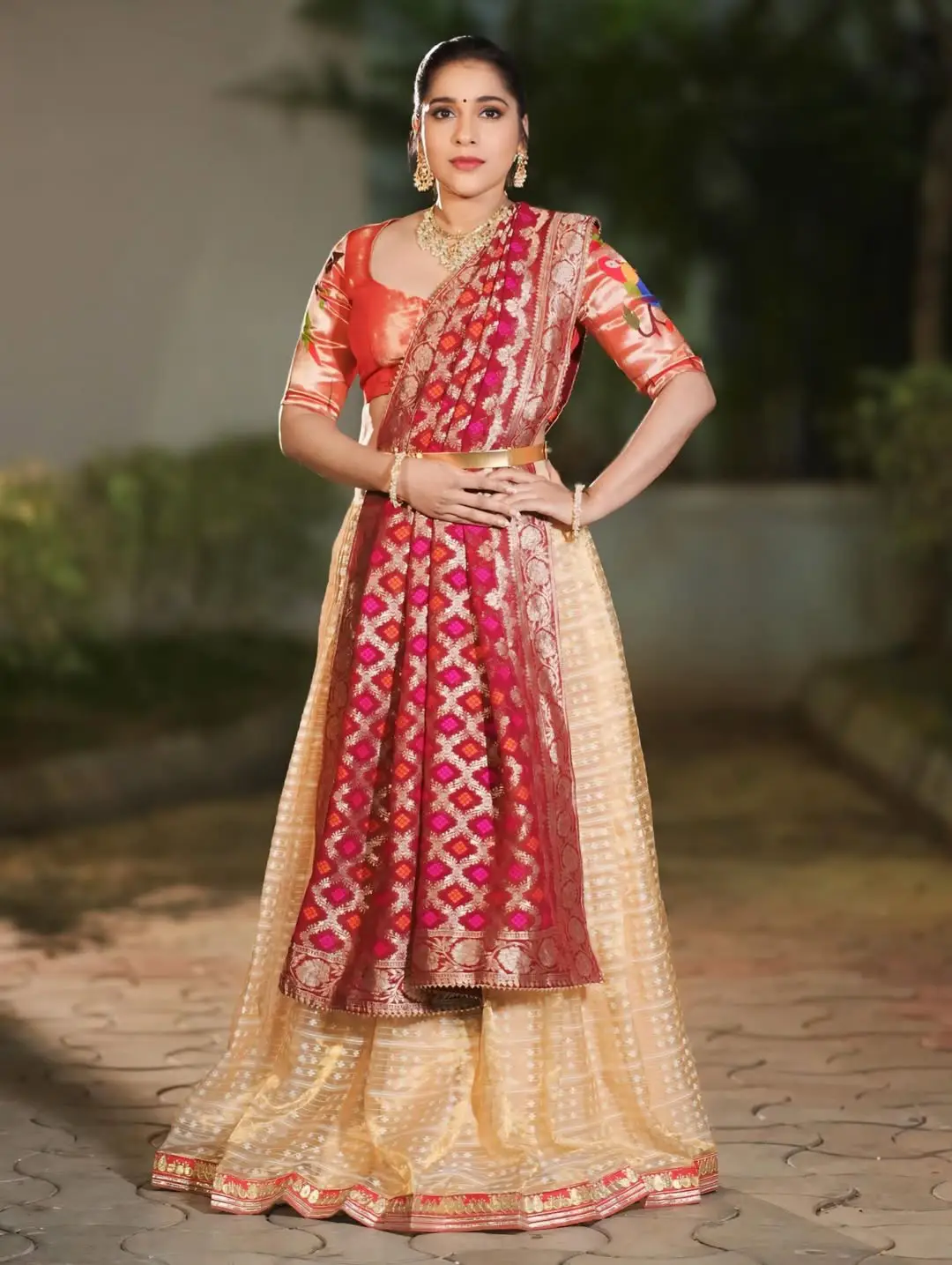 Anchor Rashmi gautam latest photo shoot