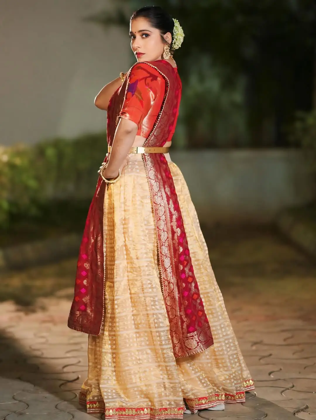 Anchor Rashmi gautam latest photo shoot