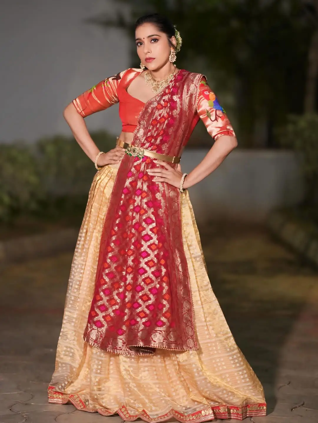 Anchor Rashmi gautam latest photo shoot