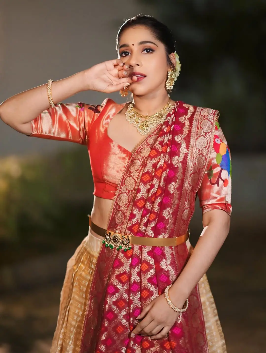 Anchor Rashmi gautam latest photo shoot