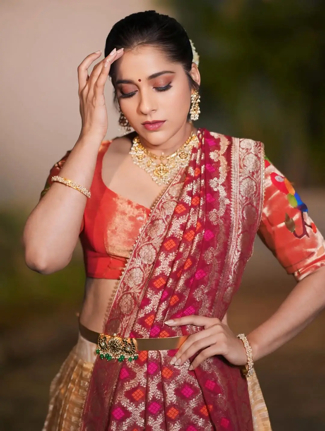 Anchor Rashmi gautam latest photo shoot