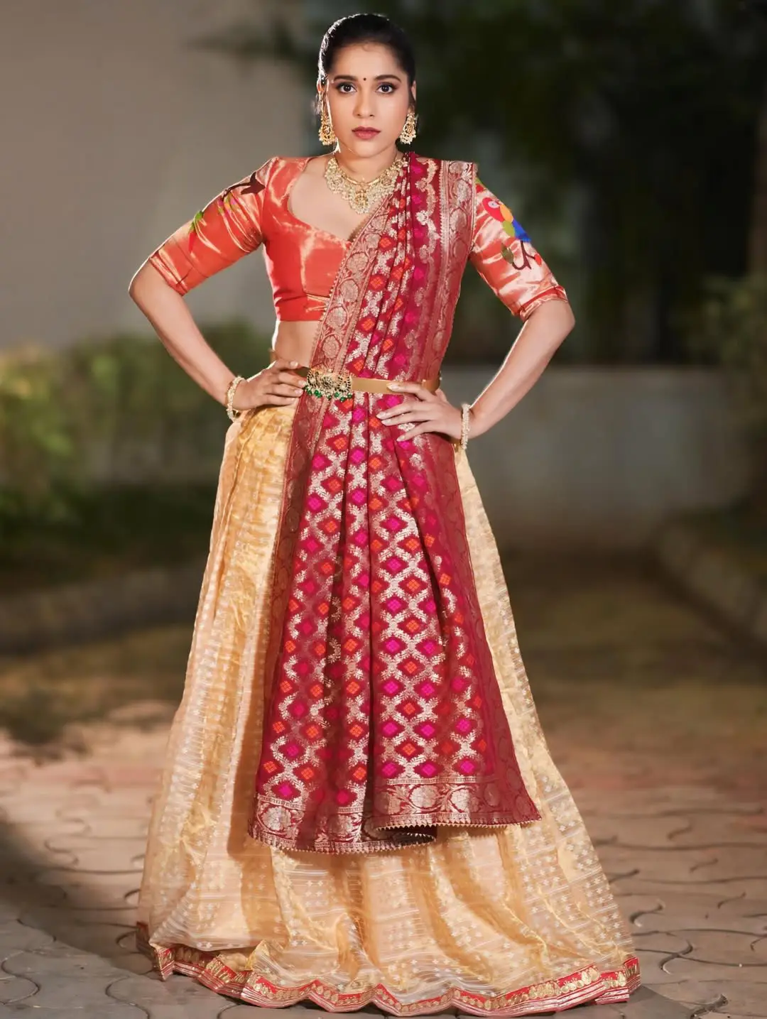Anchor Rashmi gautam latest photo shoot