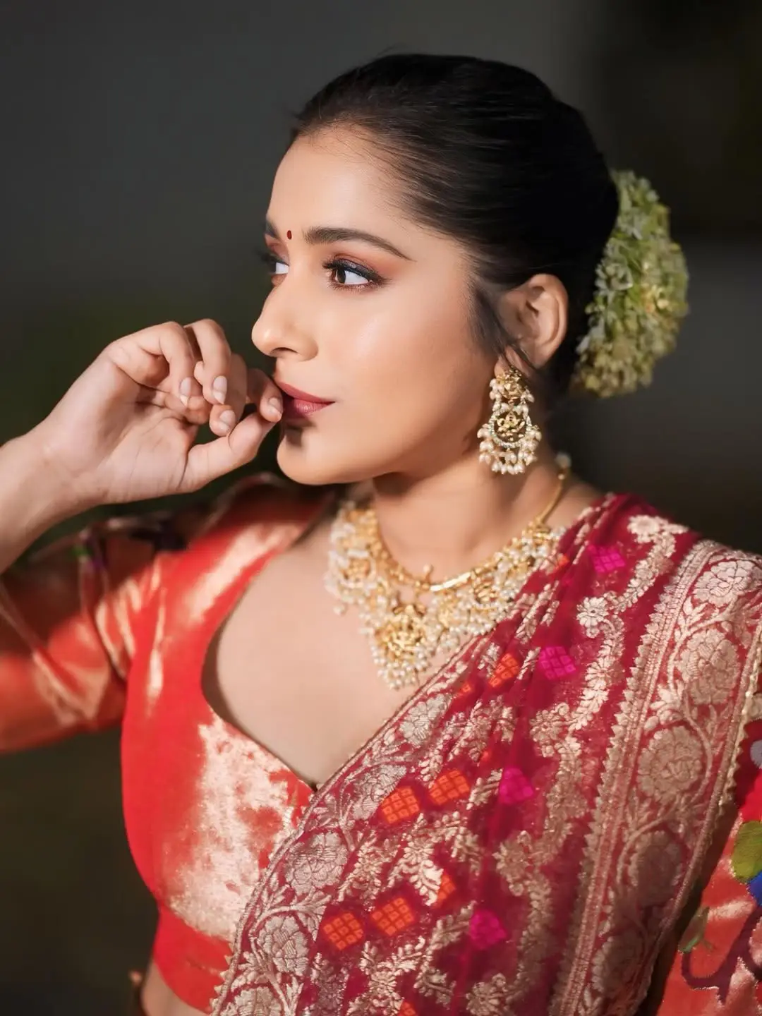 Anchor Rashmi gautam latest photo shoot