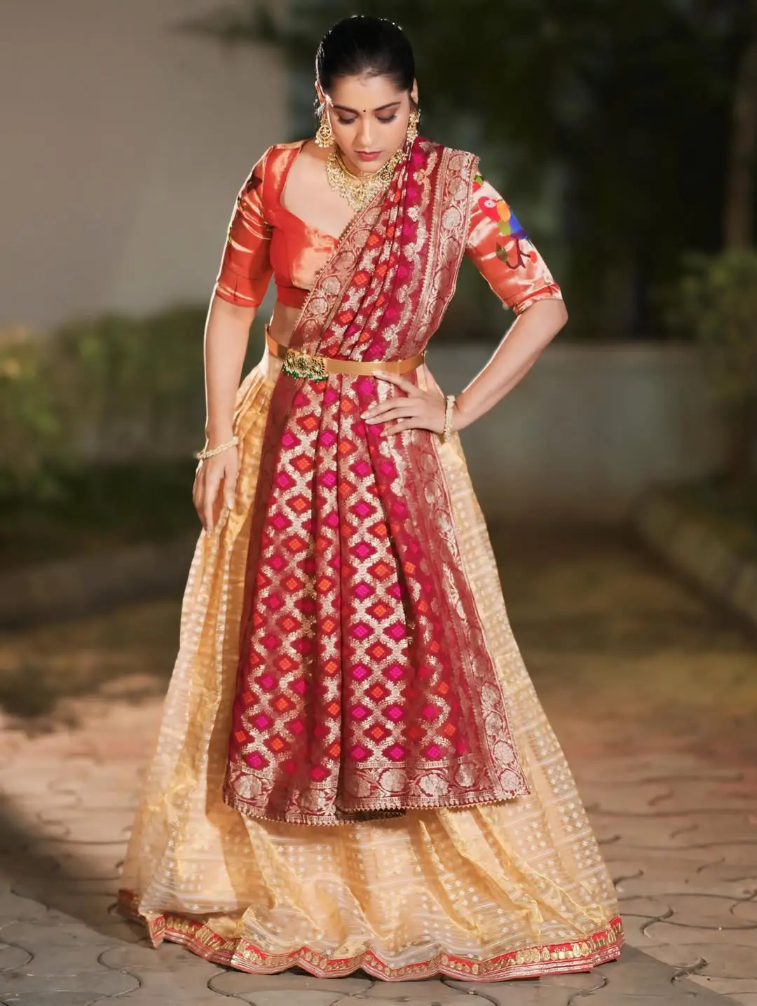 Anchor Rashmi gautam latest photo shoot