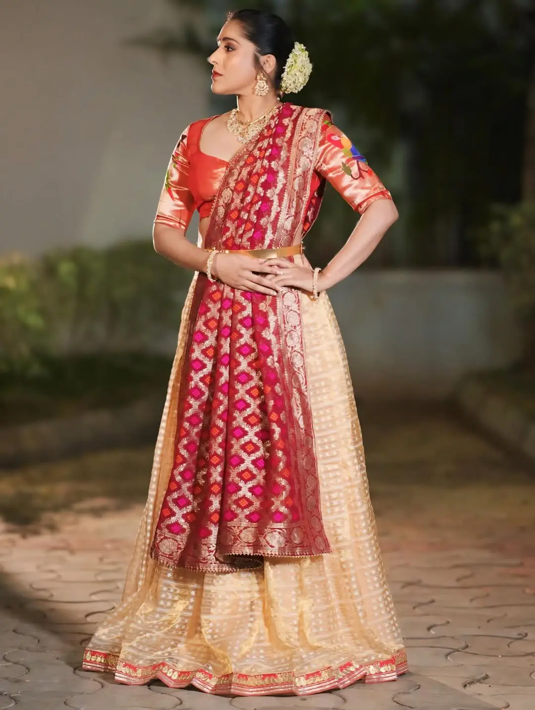 Anchor Rashmi gautam latest photo shoot