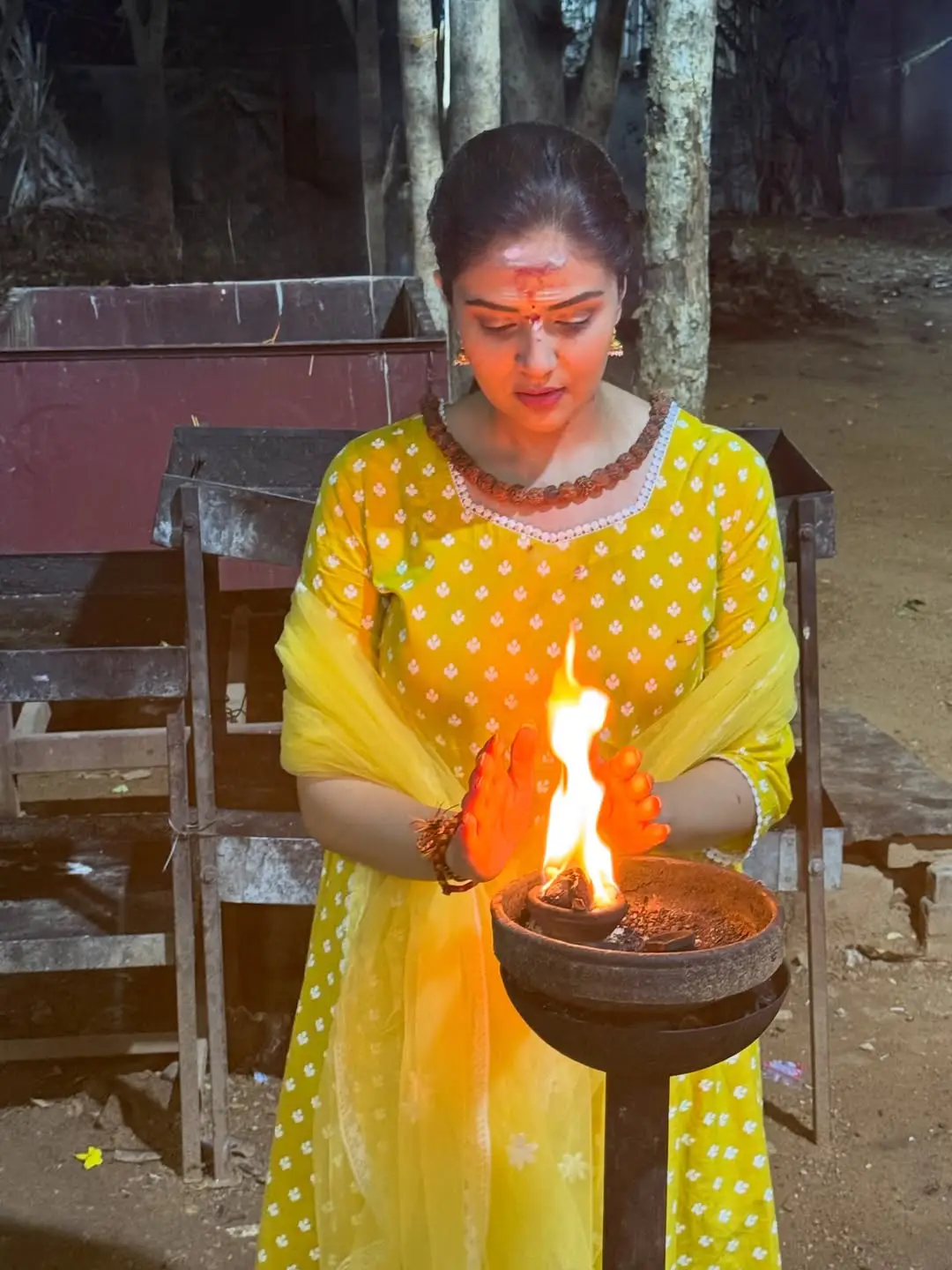 Anchor Sreemukhi shared Arunachalam photos on the occasion of maha Shivaratri