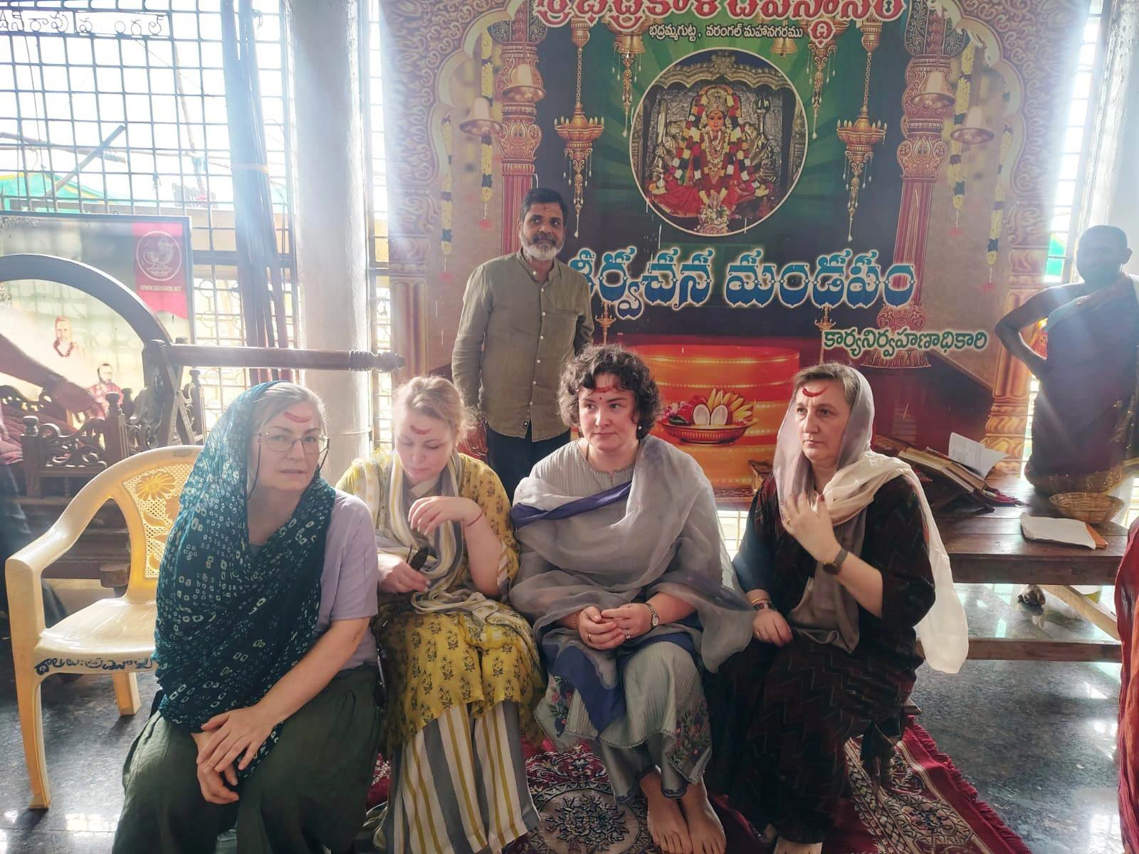 Pawan Kalyan Wife Anna Lezhneva Visits Warangal Bhadrakali Temple