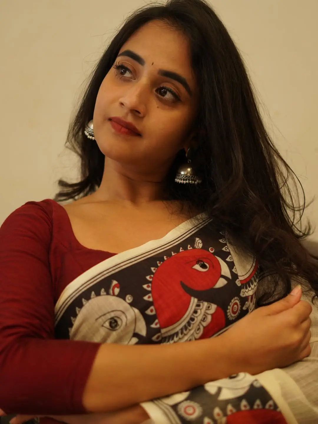 Deepthi Sunaina with Pet Dog photo viral (1)