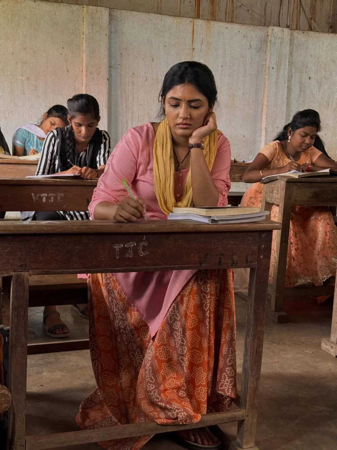 Eesha Rebba Working Stills From Om Shanti Shanti Shantihi