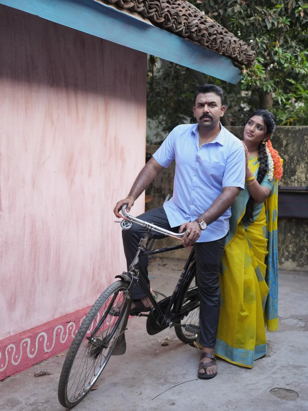 Eesha Rebba Working Stills From Om Shanti Shanti Shantihi