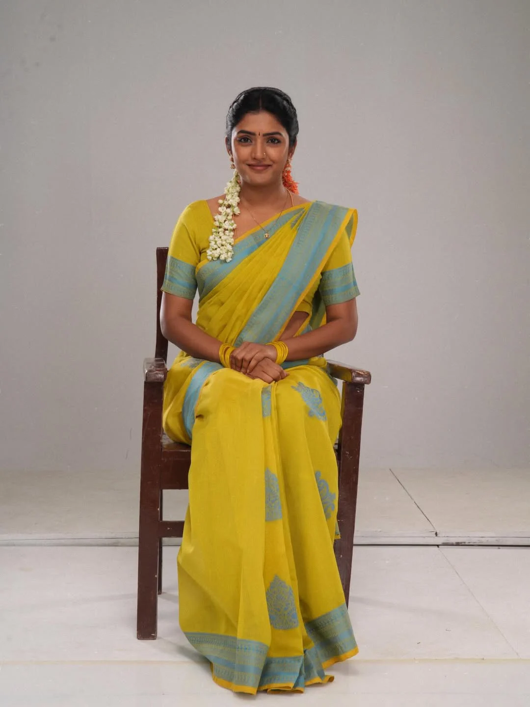 Eesha Rebba Working Stills From Om Shanti Shanti Shantihi